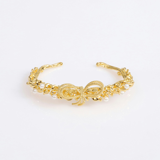 High-resolution jewelry image with enhanced shine, clarity, and background cleanup.